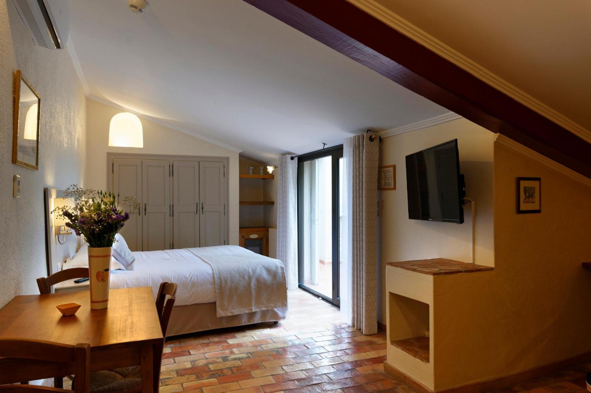 Charembeau Hotel Forcalquier Exterior photo