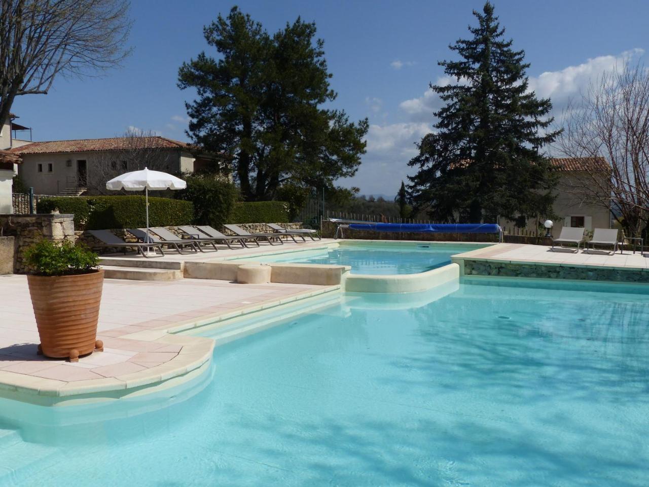 Charembeau Hotel Forcalquier Exterior photo